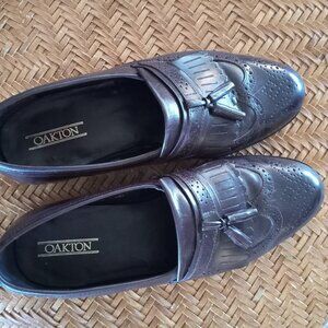 Oakton Leather Dress Shoes. Wing Tip. Finely Crafted. Size 10 Width D